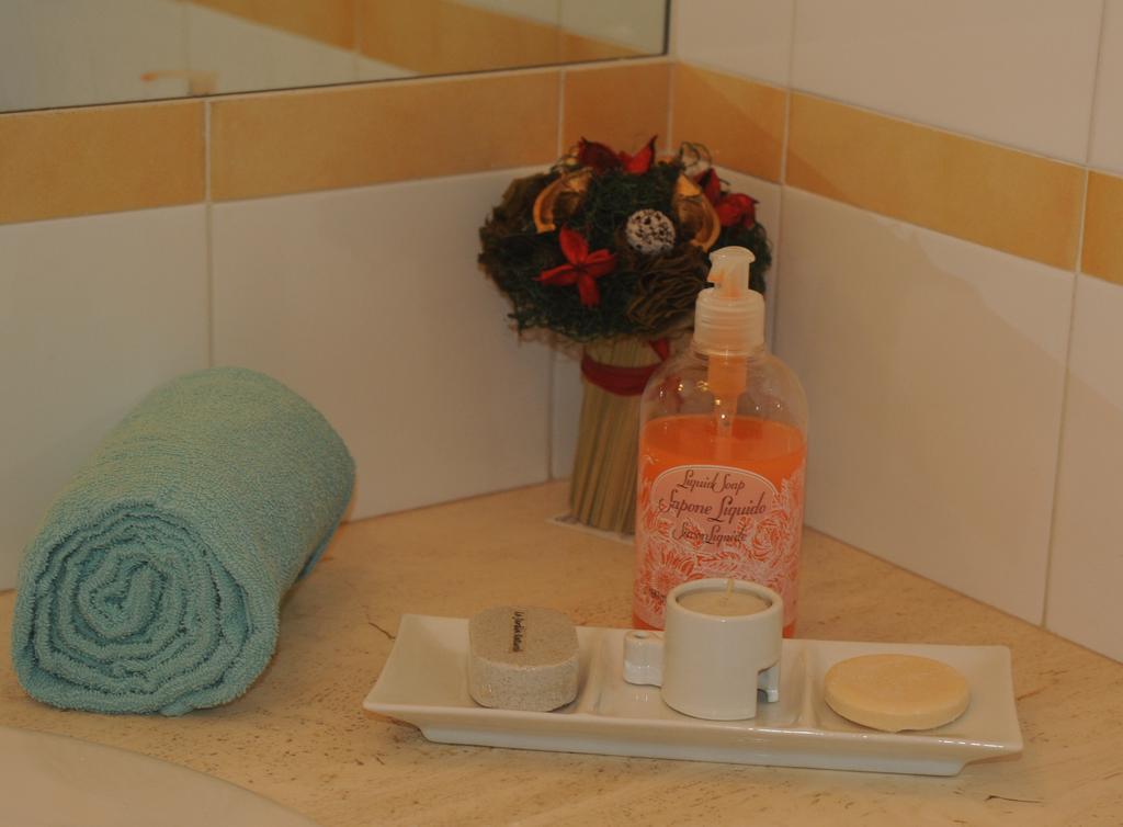 Apartment Oltremarestudios Naples Luaran gambar
