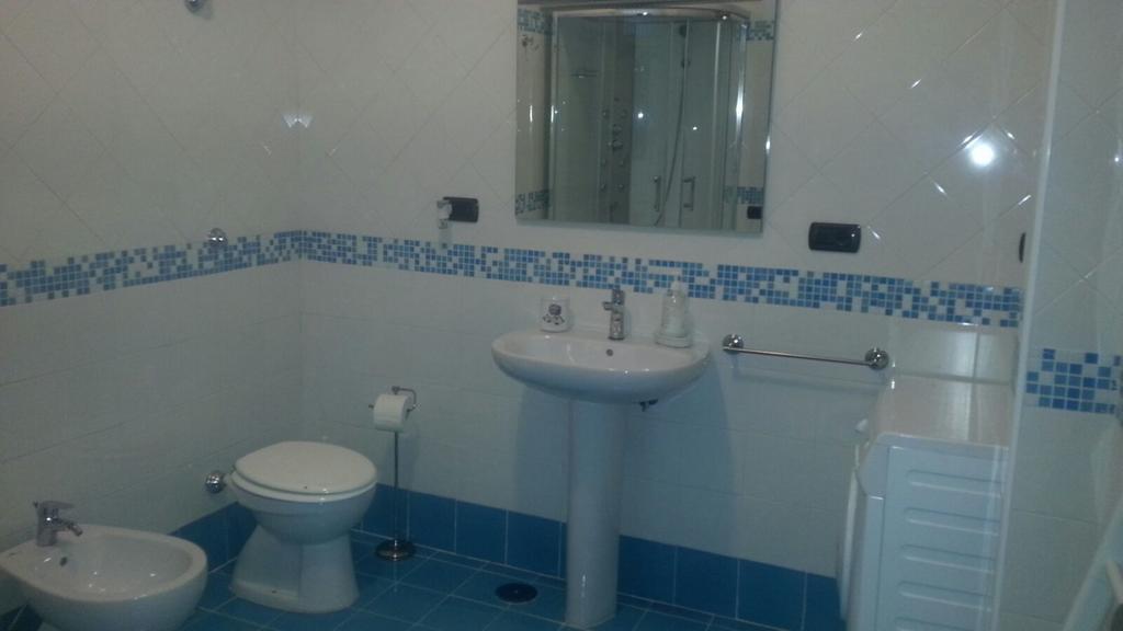 Apartment Oltremarestudios Naples Luaran gambar